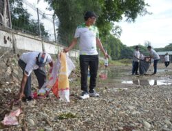 Dalam Rangka WCD, Kadis PMG Aceh Besar Pimpin Aksi Satu Jam Pungut Sampah di Bandara SIM