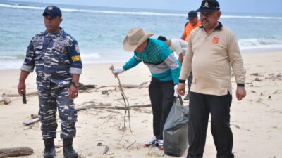 Dipimpin Kepala DSI Aceh Besar, Ratusan ASN Gotong-royong Bersih Venue PON XXI di Pulo Kapok Lhoknga