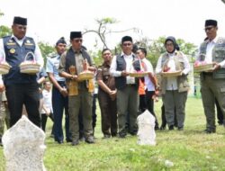 Pj Gubernur Safrizal dan Kepala BNPB Ziarah ke Kuburan Massal Tsunami