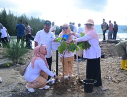 Asisten II Sekda Aceh Besar Ikut Tanam Mangrove pada Peringatan Bulan PRB