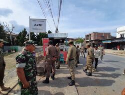 Satpol PP dan WH Aceh Besar Tertibkan Bangunan Liar di Peukan Bada