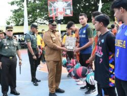 Pj Gubernur Safrizal Bersama Pangdam IM Serahkan Piala Basket SMA se-Aceh