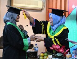 Wakili Pj Bupati, Plt Kadinsos Aceh Besar Hadiri Wisuda Akbar Lansia