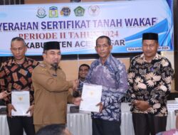 Aceh Besar Serahkan Sertifikat Tanah Wakaf Tahap II