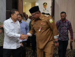 Pj Gubernur Safrizal Antar Kepulangan Menbud Fadli Zon di Bandara SIM