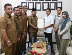 Pj Bupati Aceh Besar Terima 80 Sertifikat Elektronik dari BPN