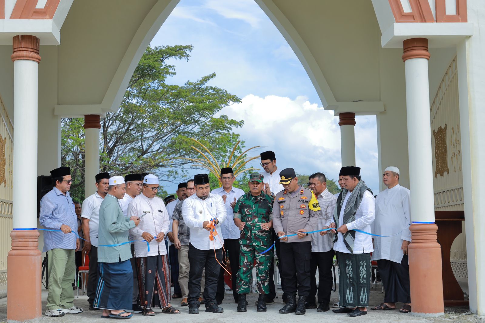 Pagar Masjid Agung Al Munawwarah Bantuan Pemerintah Aceh Besar Diresmikan