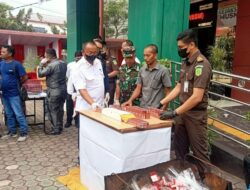 Kejari Aceh Timur Musnahkan Barang Bukti Terkait Rokok Ilegal