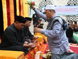 Forum Masyarakat Blang Bintang Peusijuk Bupati dan Wakil Bupati Terpilih 2025-2030