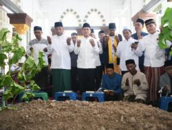 Dek Fadh Ziarah Makam Abu Kuta Krueng