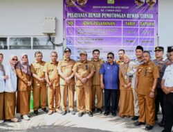 Jelang Ramadhan, Plt Sekda Aceh Besar Pantau RPHT Lubok Batee