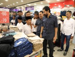 Mualem Belanja Baju Lebaran untuk 120 Anak Yatim Dayah Raudhatul Huda