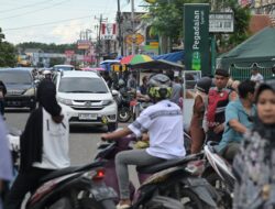 Masyarakat Membludak di Lapak Takjil Hari Pertama Puasa