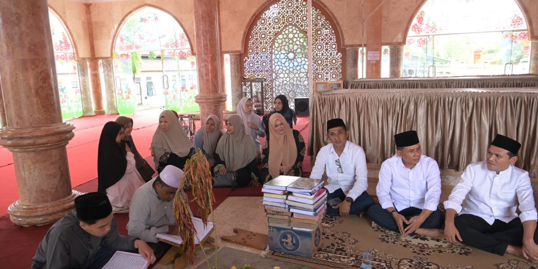 Fadhlullah dan Istri Takziah ke Rumah Duka Abati Bakongan