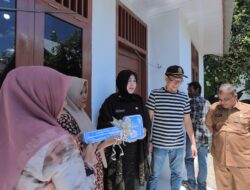 Illiza Serahkan Bantuan Rumah Layak Huni untuk Warga Ilie