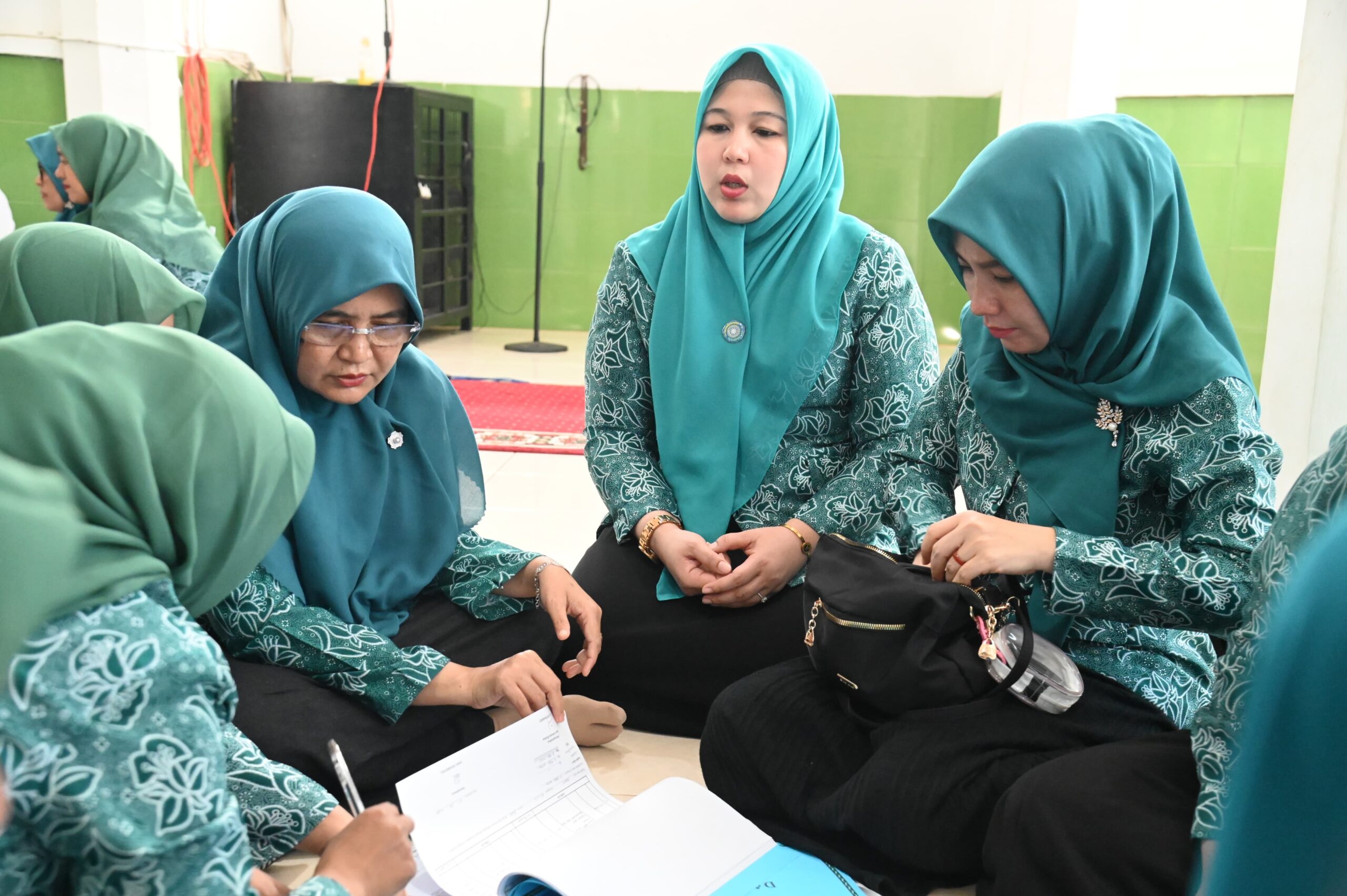 TP PKK Aceh Besar Tinjau Kesiapan Beuradeuen ikuti Lomba Gampong