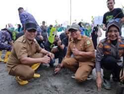 Syech Muharram Tanam Manggrove di Peringatan Hari Keanekaragaman Hayati Internasional