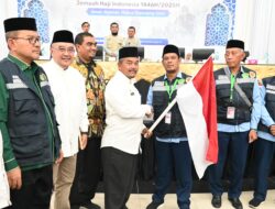 Plh Sekda Aceh Besar Lepas 393 CJH Kloter 11