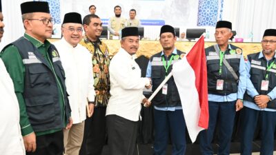 Plh Sekda Aceh Besar Lepas 393 CJH Kloter 11