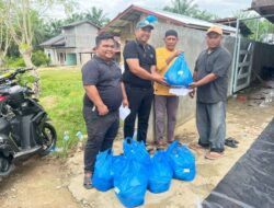 Koperasi Pusaka Berlumpur Bagikan 180 Bungkus Daging Kurban