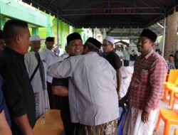 Bupati Aceh Besar Melayat ke Rumah Duka Waled NURA