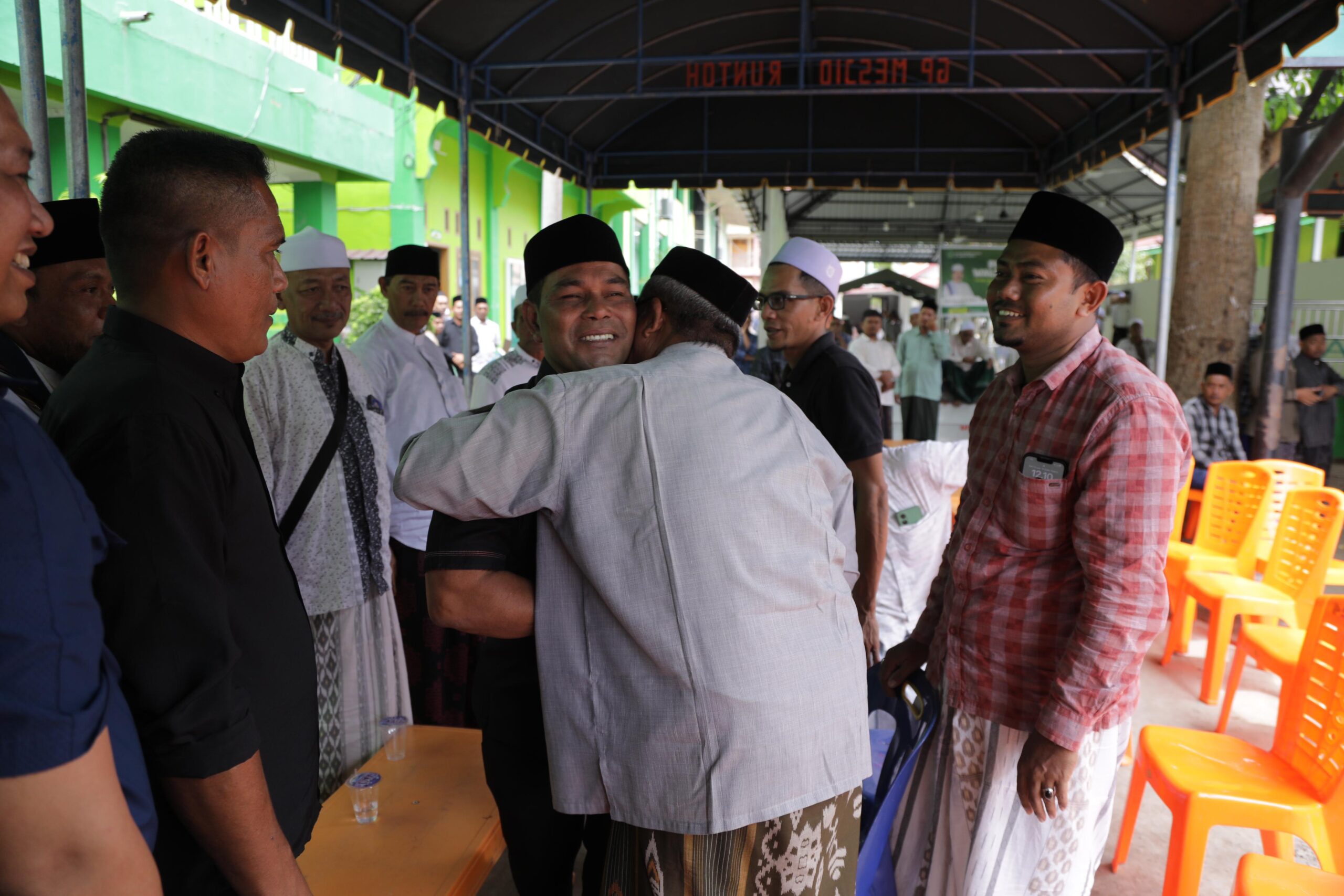 Bupati Aceh Besar Melayat ke Rumah Duka Waled NURA