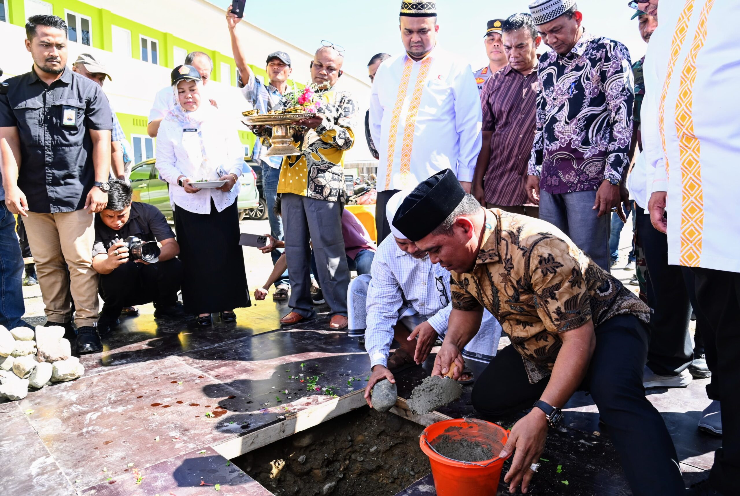 Syech Muharram Hadiri Peletakan Batu Pertama Masjid Nuur Ar Radhiyyah