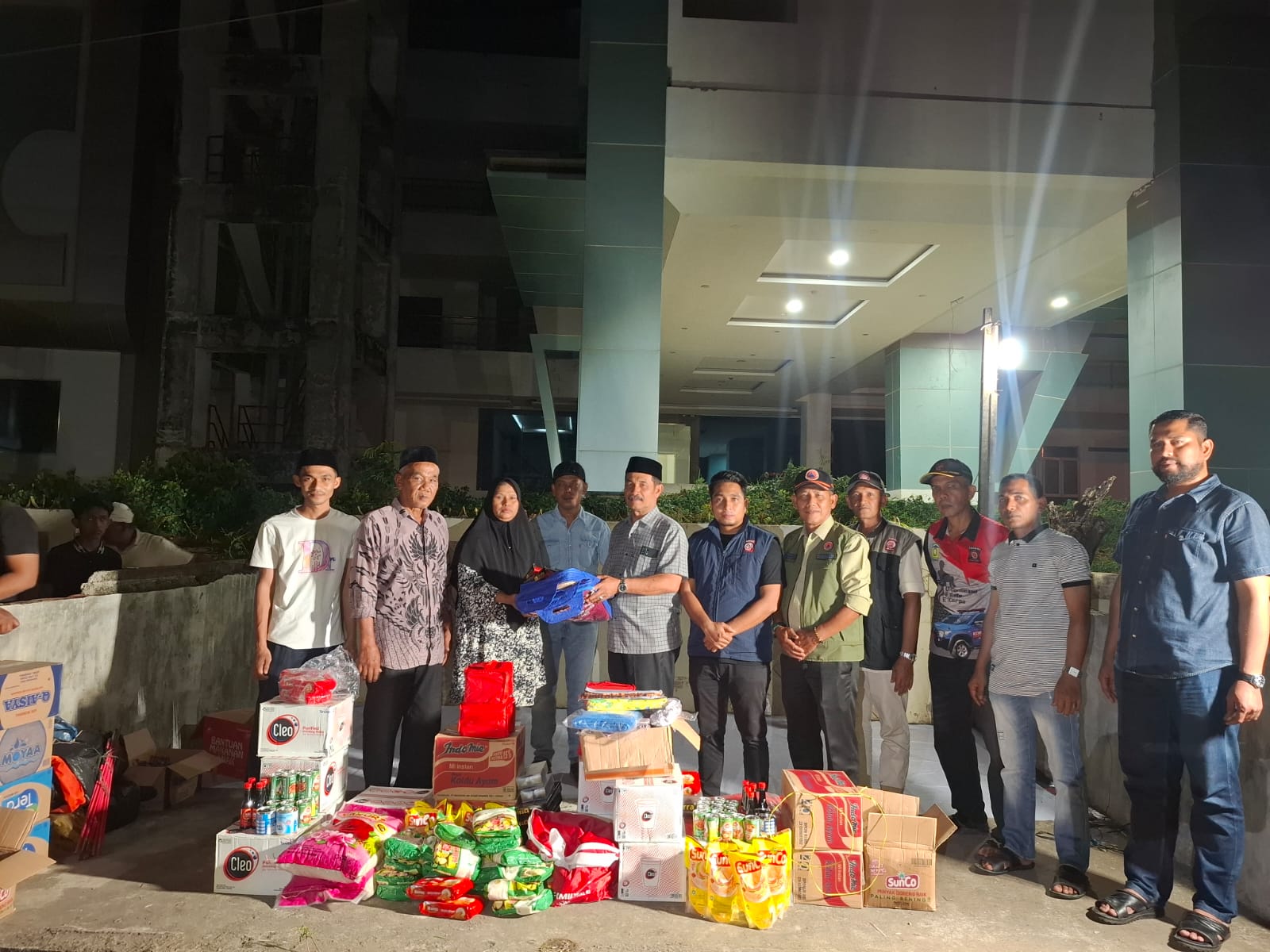 Wabup Syukri Serahkan Bantuan Masa Panik untuk Korban Kebakaran