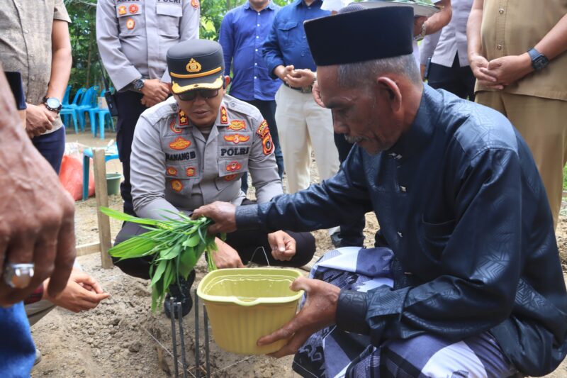 Kapolres Aceh Utara Letakkan Batu Pertama Program Bedah Rumah