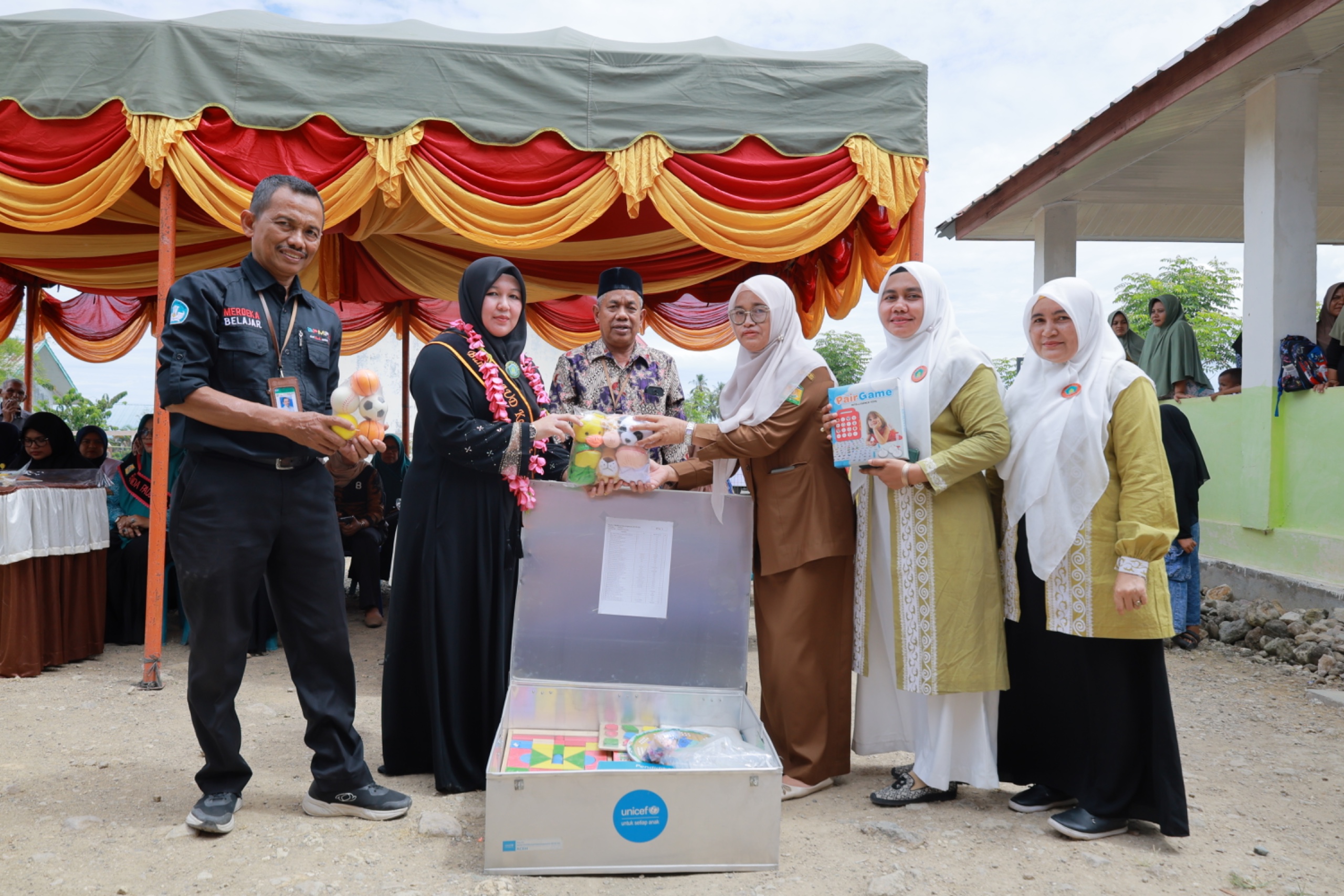 Bunda PAUD Aceh Besar Serahkan Alat Peraga Edukasi