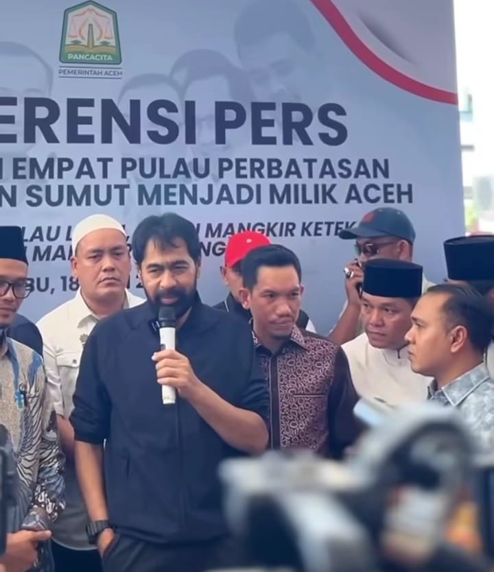 Bupati Tarmizi Sambut Gubernur Aceh di Bandara SIM