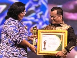 Bupati Terima Anugerah FPRMI Award 2025 Terbaik Bidang Komunikasi dan Keterbukaan Informasi Publik