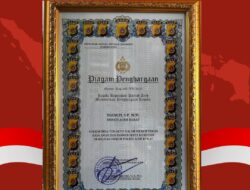 Polda Aceh Anugerahkan Penghargaan kepada Bupati Aceh Barat