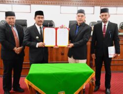 Wakil Bupati Aceh Besar Serahkan Raqan Pertanggungjawaban APBK 2024