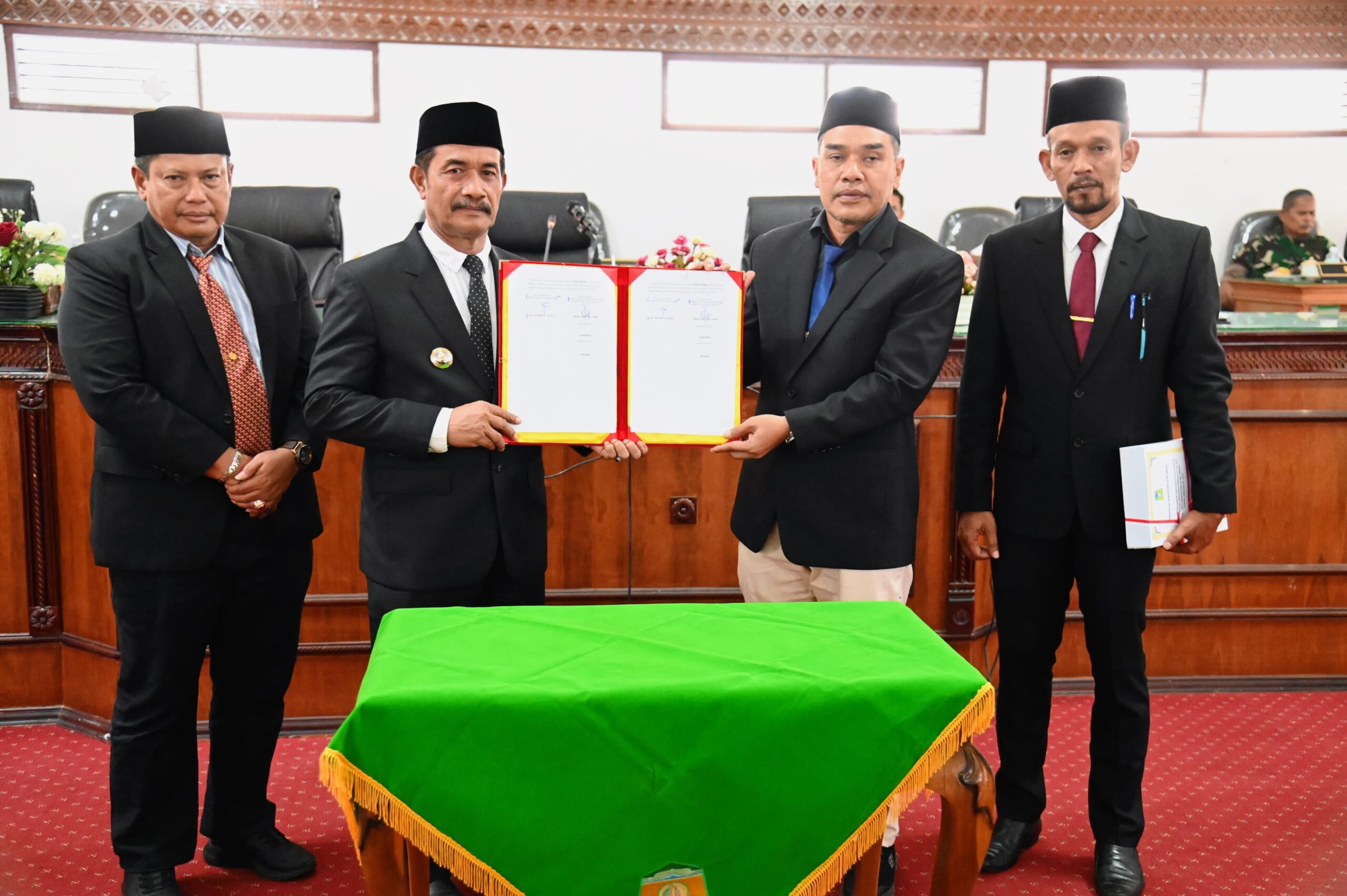 Wakil Bupati Aceh Besar Serahkan Raqan Pertanggungjawaban APBK 2024