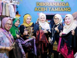 Tenun Songket Lindung Bulan Jadi Primadona, Yuyun Armia dan Linda Ismail Hadiri HUT ke 45 Dekranas