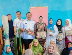 Bupati Aceh Tenggara Kunjungi Perajin Ayaman dan UKM Kopi-Kakao
