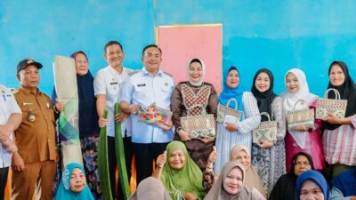 Bupati Aceh Tenggara Kunjungi Perajin Ayaman dan UKM Kopi-Kakao