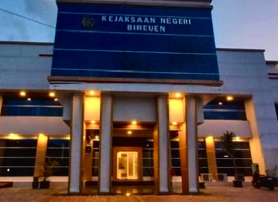 Kejari Bireuen Tahan Dua Tersangka Pengoplos BBM Janis Pertalite