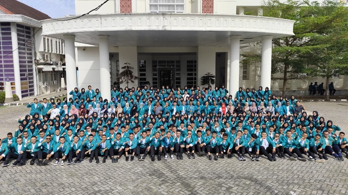 Ratusan Mahasiswa Baru Fakultas Kedokteran Hewan USK Ikuti Pakarmaru 2025