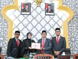 Wali Kota Serahkan RKUA-PPAS APBK-P Banda Aceh 2025