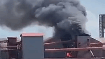 Pabrik Terbakar