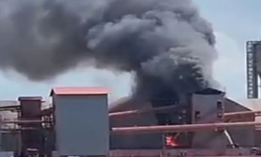 Pabrik Terbakar