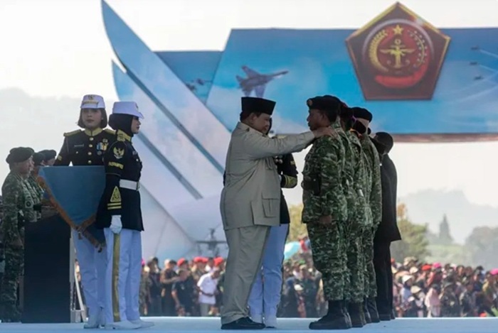 Prabowo Anugerahkan Jenderal Bintang 4 untuYunus Yosfiah