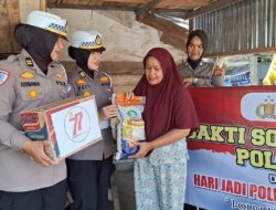 Peringati HUT ke-77, Polwan Polda Aceh Bagikan Paket Sembako