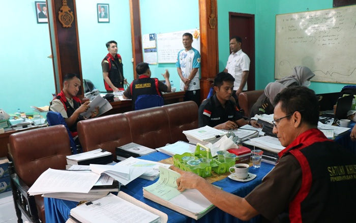 Tim Kejari Sabang Geledah Kantor Keuchik Cot Ba’u