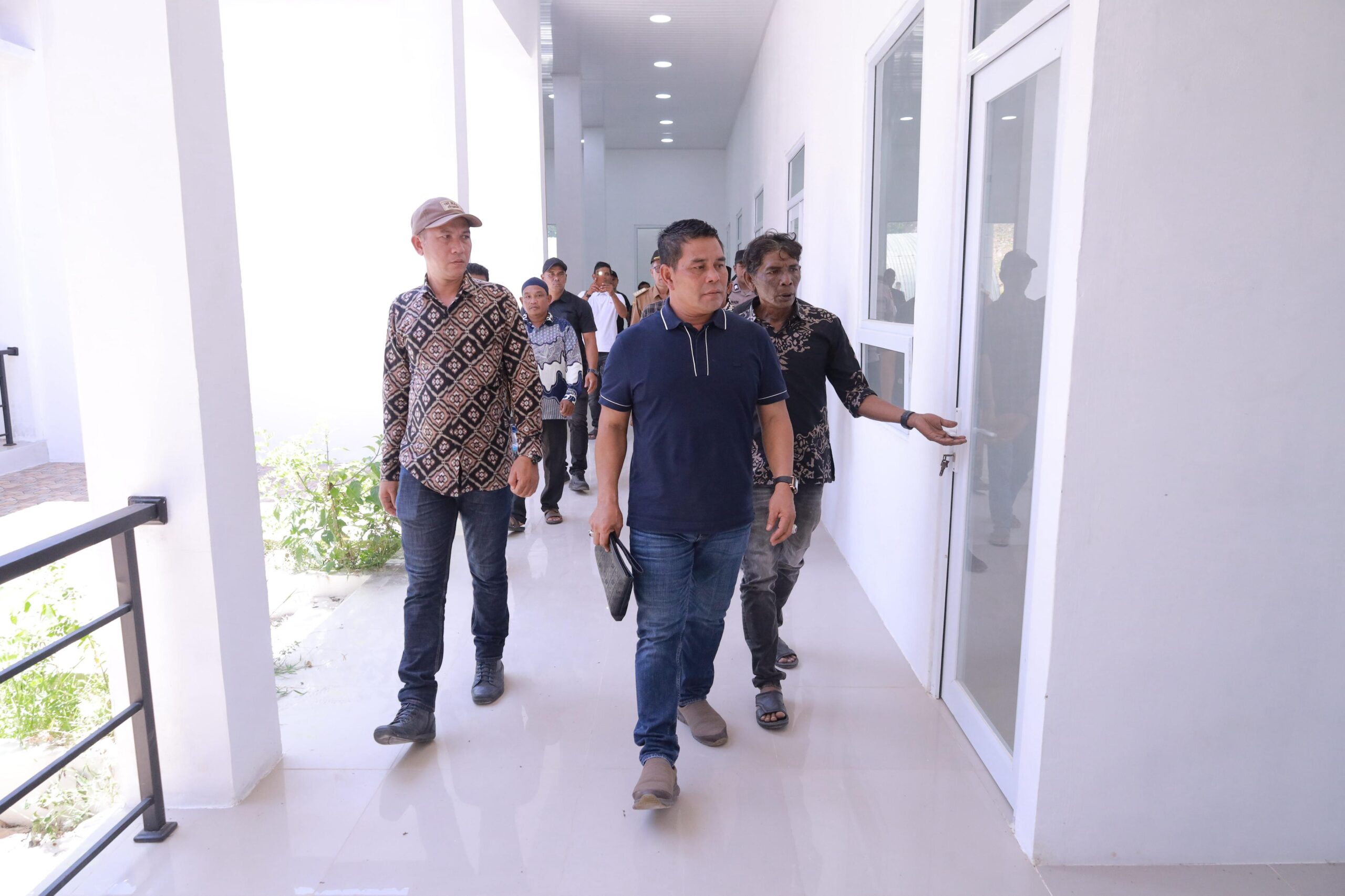Pastikan Pelayanan Kesehatan di Pulau Terluar, Syech Muharram Tinjau Puskesmas