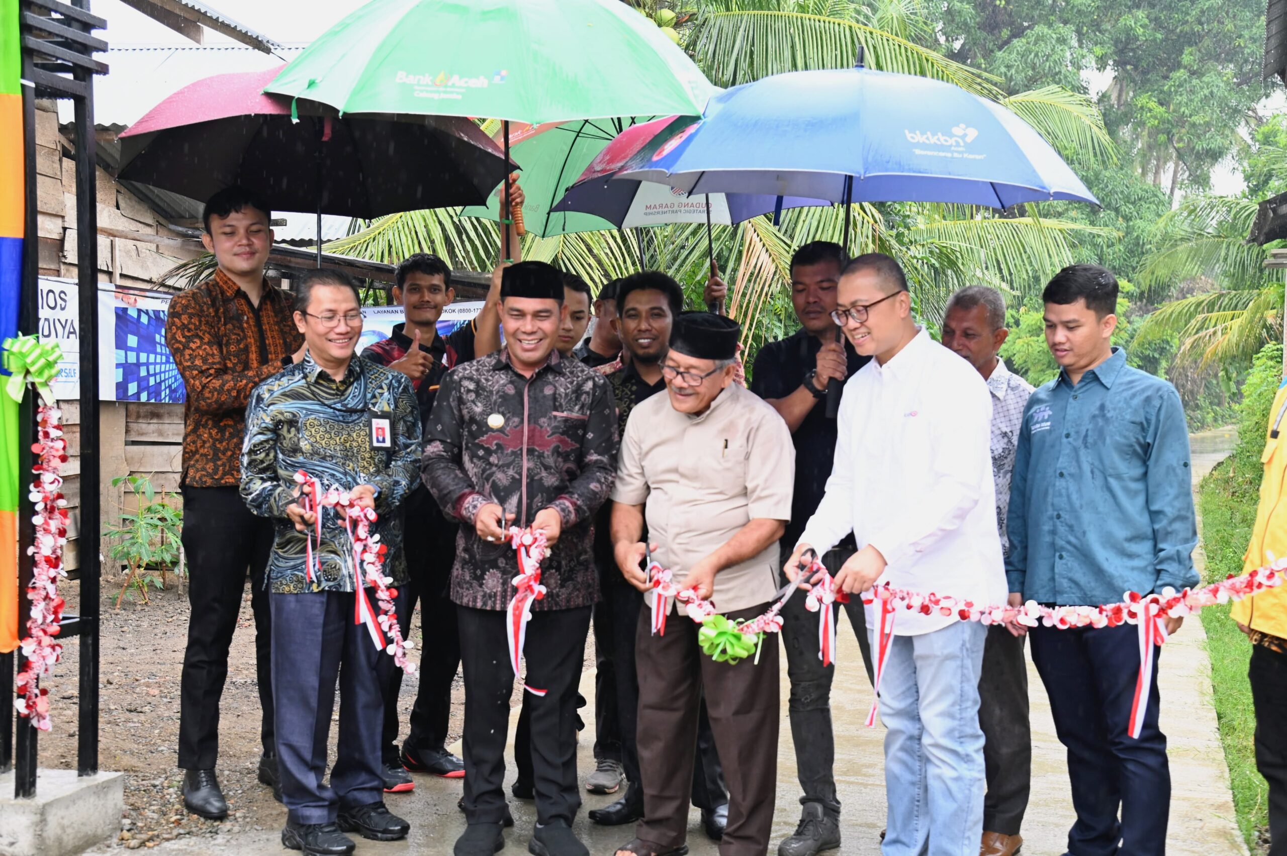 Pembangunan Jalan Masjid Tuha Lamrabo Aceh Besar Diresmikan