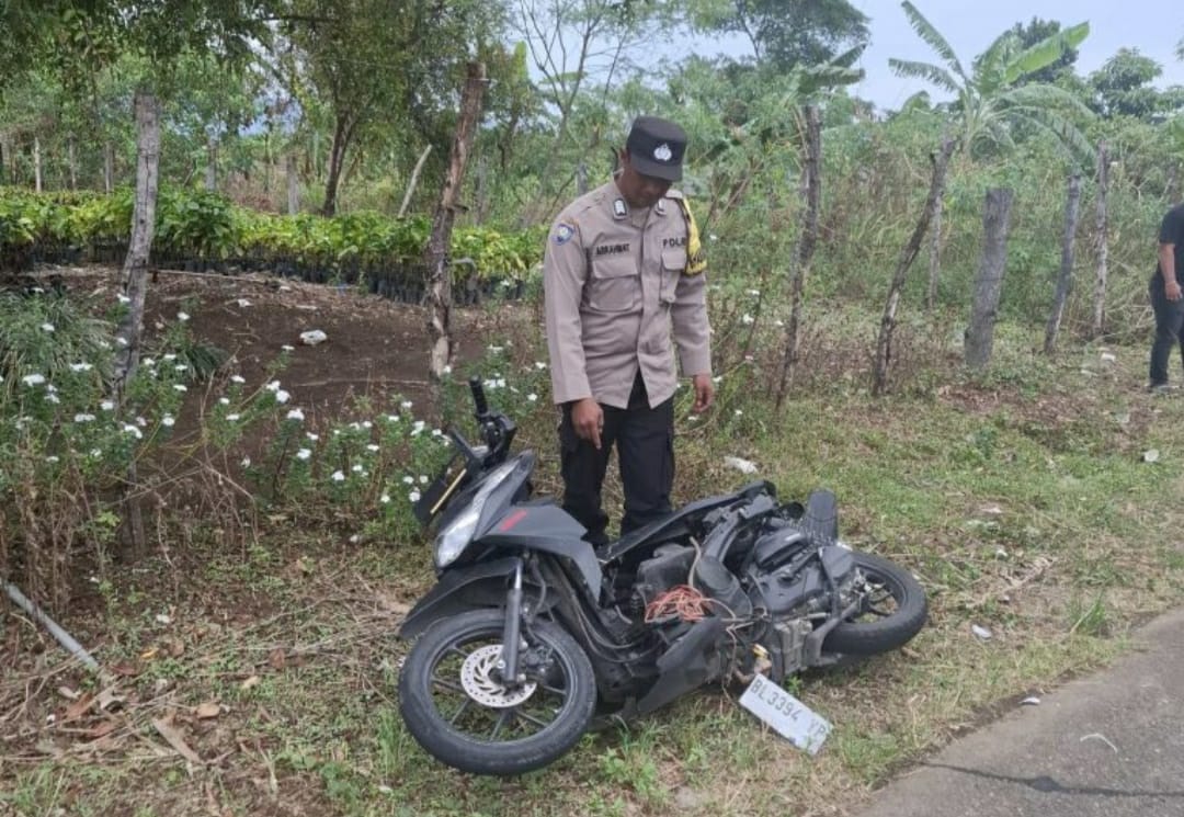 Teseret Puluhan Meter, Pengendara Motor Tewas Tertabrak Hiace