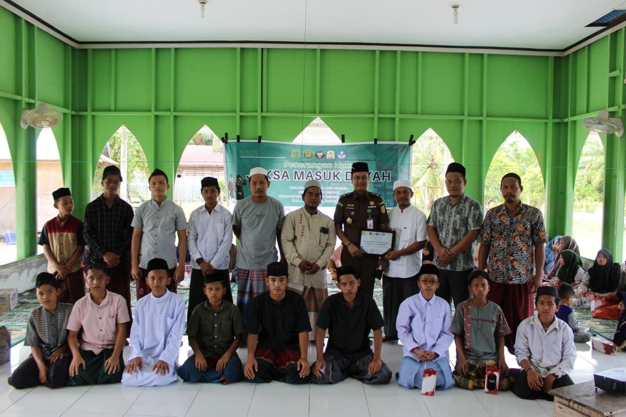 Gandeng DSI, Kejari Aceh Singkil Berikan Pemahaman Hukum Kepada Santri